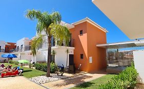 Jardins De Pera Vila M